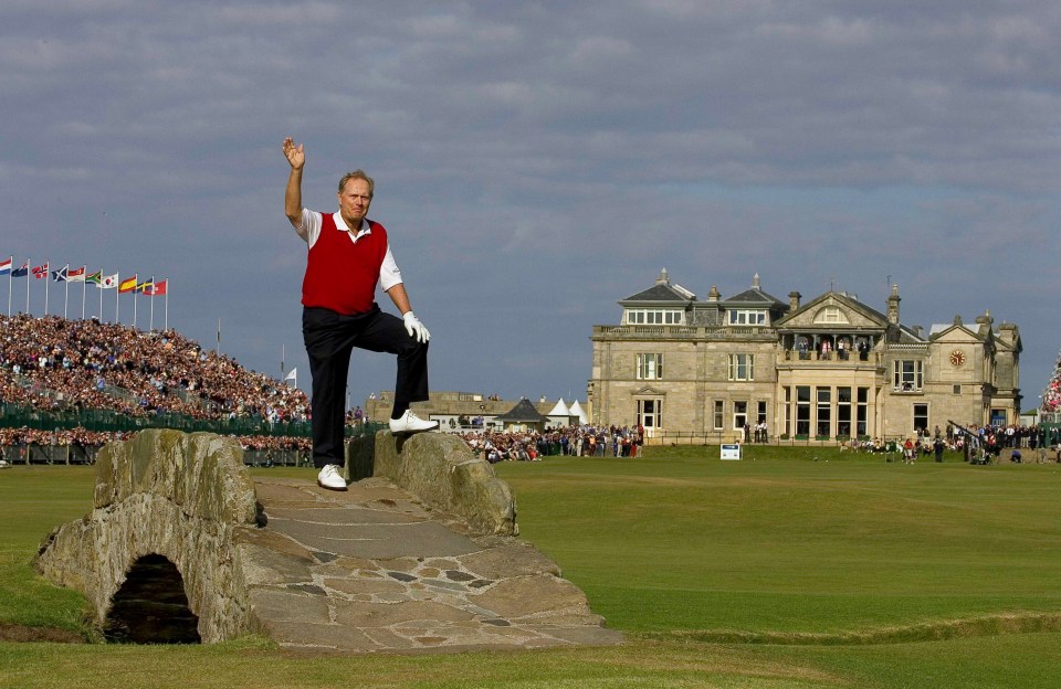 It was a scene reminiscent of Jack's farewell - but Woods did not break stride