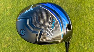 The sole of the Mizuno ST-Max 230 driver on a grass background