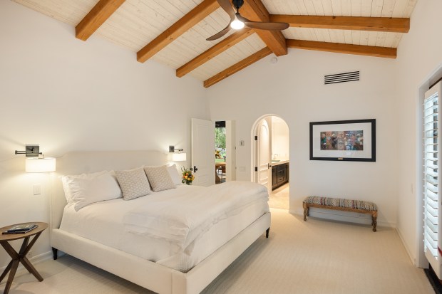 The primary bedroom. (Courtesy of Desert Sothebys International Realty)