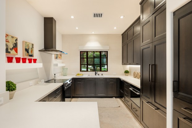 The kitchen. (Courtesy of Desert Sothebys International Realty)