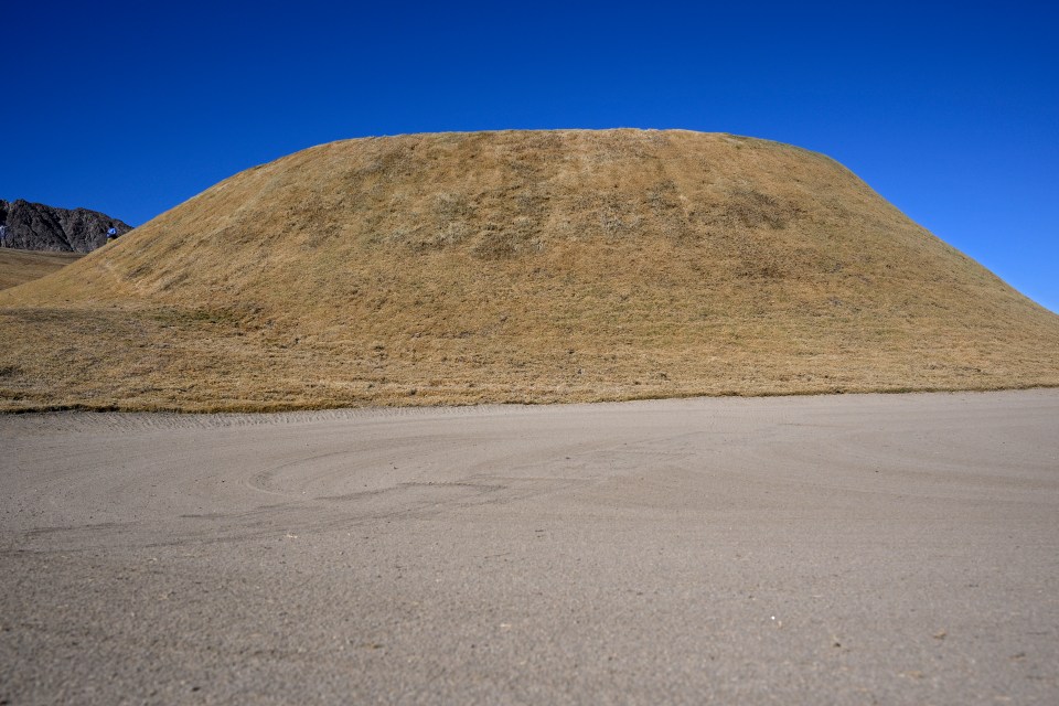 This is what faces golfers from the bottom of the bunker on 16