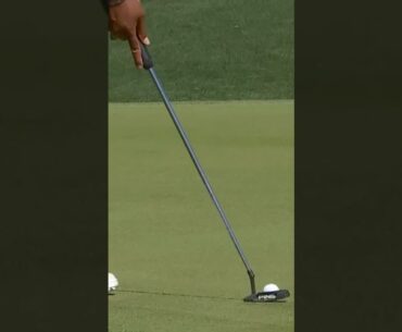 오른손 검지 퍼터 측면 I 손목 움직임 최소화 I 토니 피나우(Tony Finau)