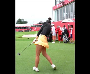 Grace Kim from Australia. She send the ball straight.