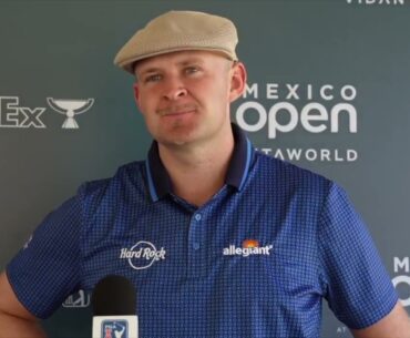 Why Harry Hall can play very good in golf courses like Kapalua or Vidanta Vallarta?