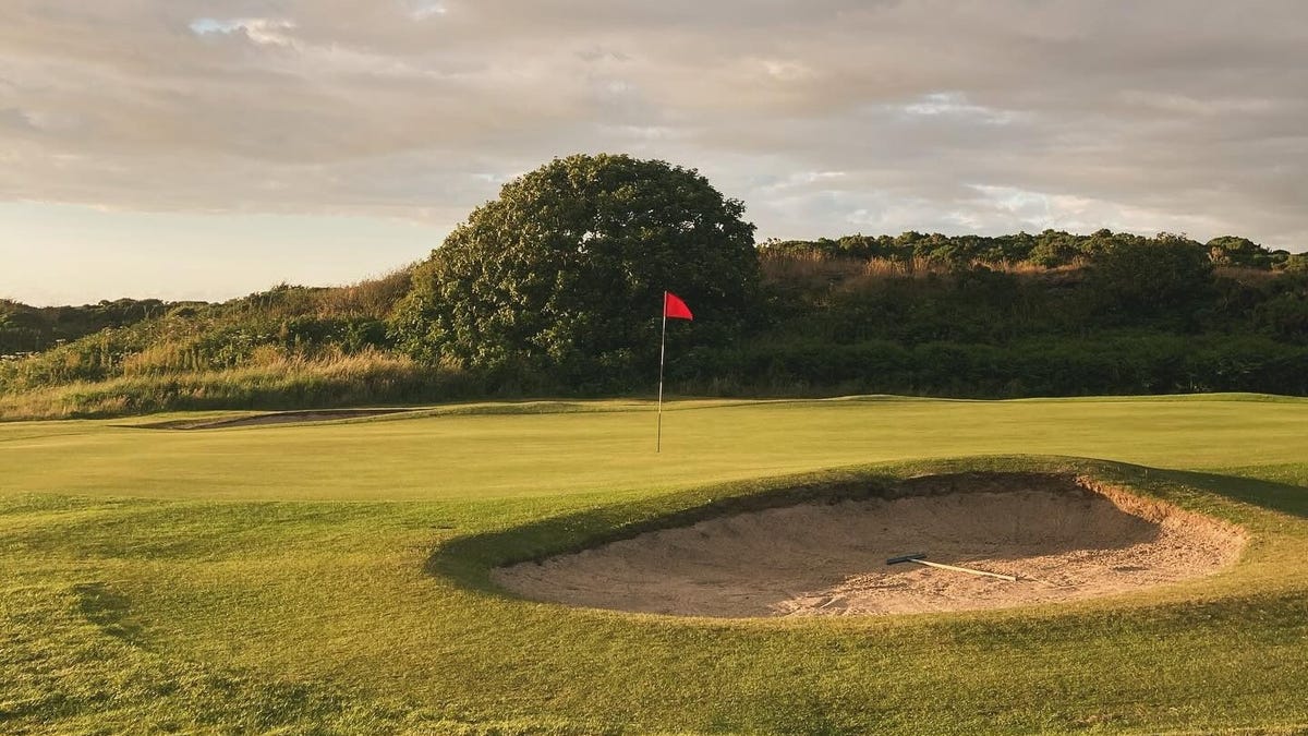 Wales golf course closes final hole after neighbor complains Wales golf course closes final hole after neighbor complains