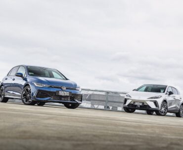 2024 MG4 Essence 64 vs VW Golf R-Line Comparison
