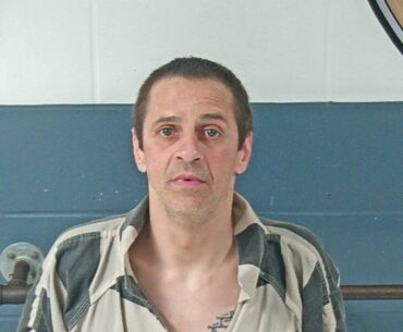 Fort Branch man arrested after pawning stolen golf clubs
