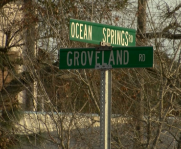 Ocean Springs Board of Aldermen tables Ocean Springs Road golf cart ordinance, approves land development