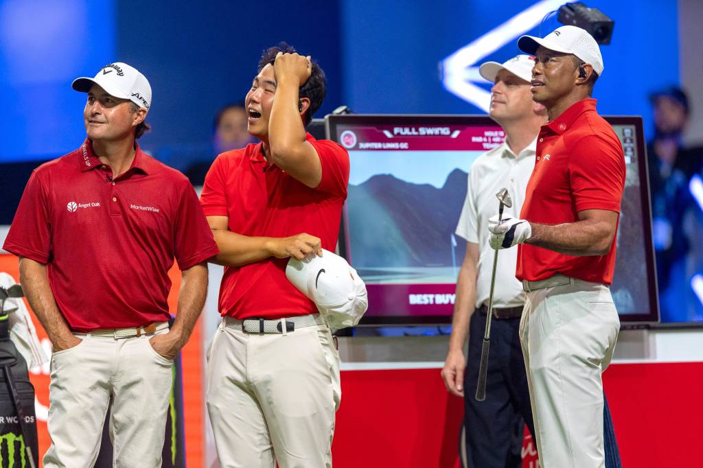 A shocked Tom Kim (center) and Kevin Kisner watch Tiger Woods' shot fall 100 yards short during Jupiter Links GC's loss to New York Golf Club on Feb. 18, 2025.