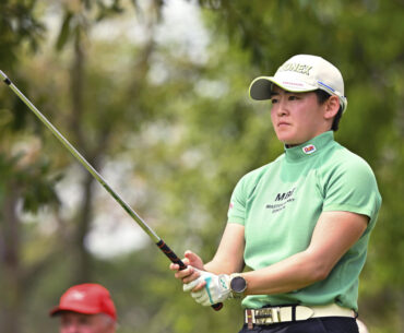 Sponsor invite Akie Iwai leads the LPGA Thailand golf event by 3 strokes after 10-under 62