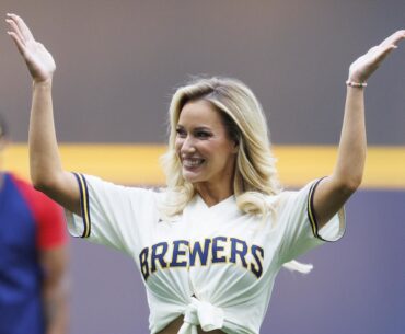 Paige Spiranac stuns in jaw-dropping white top while asking golf fans to hangout