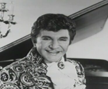 Bob Uecker introduces Scott Baio Tennis Challenge News break on Ep. 3 of The Wacky World of Sports