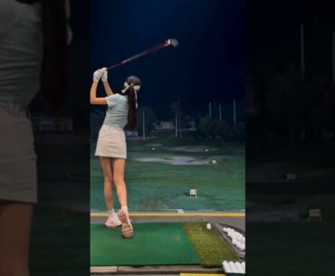 Golf Swing #youtubeshorts #trending #golf #golfgirls #golfswing
