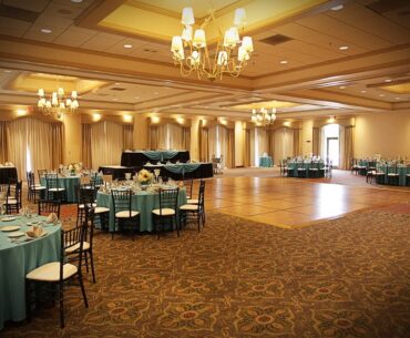 Anaheim Hills Golf Course Clubhouse Wedding Reception Spotlight - WeddingCompass.com