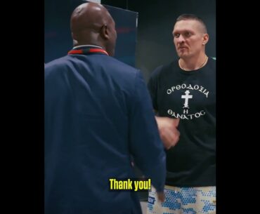 Evander Holyfield Visits Oleksandr Usyk's Locker Room Before Fury 🤝