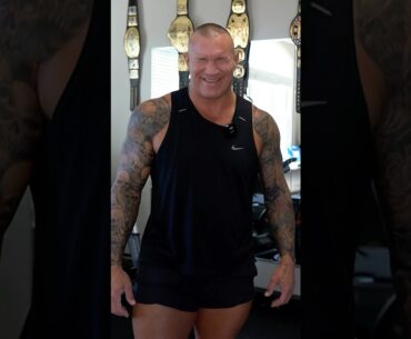 Nothing is off limits when it comes to Randy Orton’s chest meals 😂🍰🍕