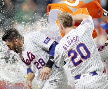 J.D. Martinez’s walk-off homer saves Mets from series loss to NL-East worst Marlins