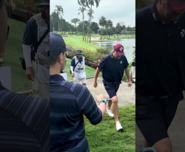 fist bumping marc leishman (3-15-2025) #golf #livgolfsingapore
