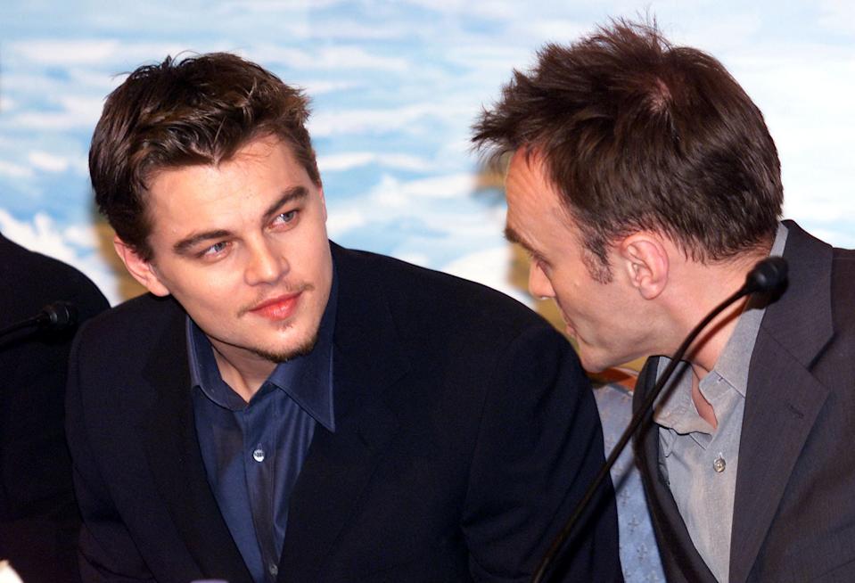 American movie star Leonado DiCaprio (L) chats with British film director Danny Boyle during a press conference at a Tokyo hotel 10 April 2000. DiCaprio is here to promote the movie "The Beach".  (ELECTRONIC IMAGE)  AFP PHOTO/Yoshikazu TSUNO (Photo by YOSHIKAZU TSUNO / AFP) (Photo by YOSHIKAZU TSUNO/AFP via Getty Images)