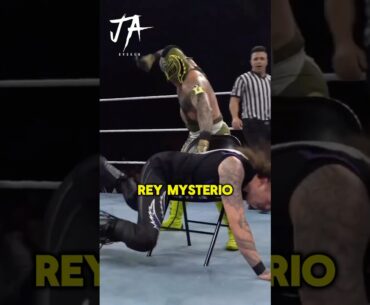 Rey Mysterio le pegó a Dominik con la chancla #shorts #wwe #wwe2k25 #reymysterio #dominikmysterio