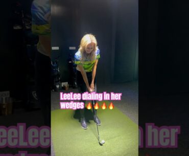 LeeLee disling in her wedges 🔥🔥🔥#golfgirl #golfsim #golfer #golflife #golflove #golfswing #babe