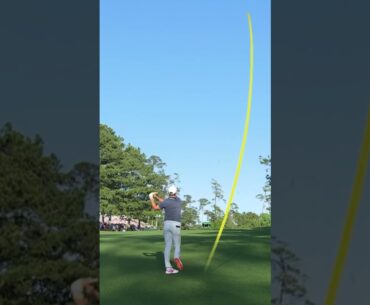 Rory McIlroy hits it to two feet on No. 17. #themasters