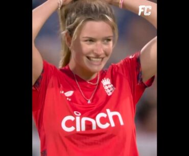 𝗕𝗲𝗹𝗹 𝗼𝗻 𝘁𝗵𝗲 𝗺𝗼𝗻𝗲𝘆 🤩