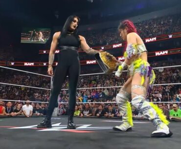 Rhea Ripley scares off Roxanne Perez & Giulia from Iyo Sky & Stephanie Vaquer _Raw Apr. 21, 2025