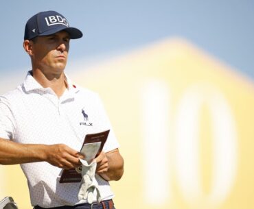 Billy Horschel's Unbelievable Left-Handed Shot at Valspar Championship!