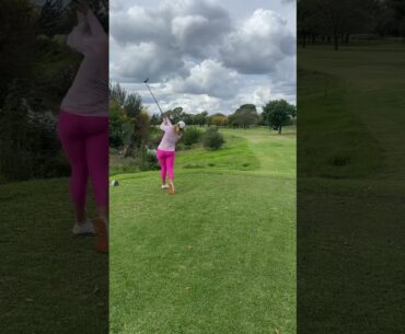 Pretty in pinkk #golfswing #golfers #golfnetwork #golf #girlsgolf #golfgirls