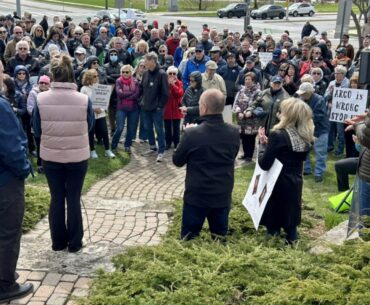 Millcroft residents rally against golf course development