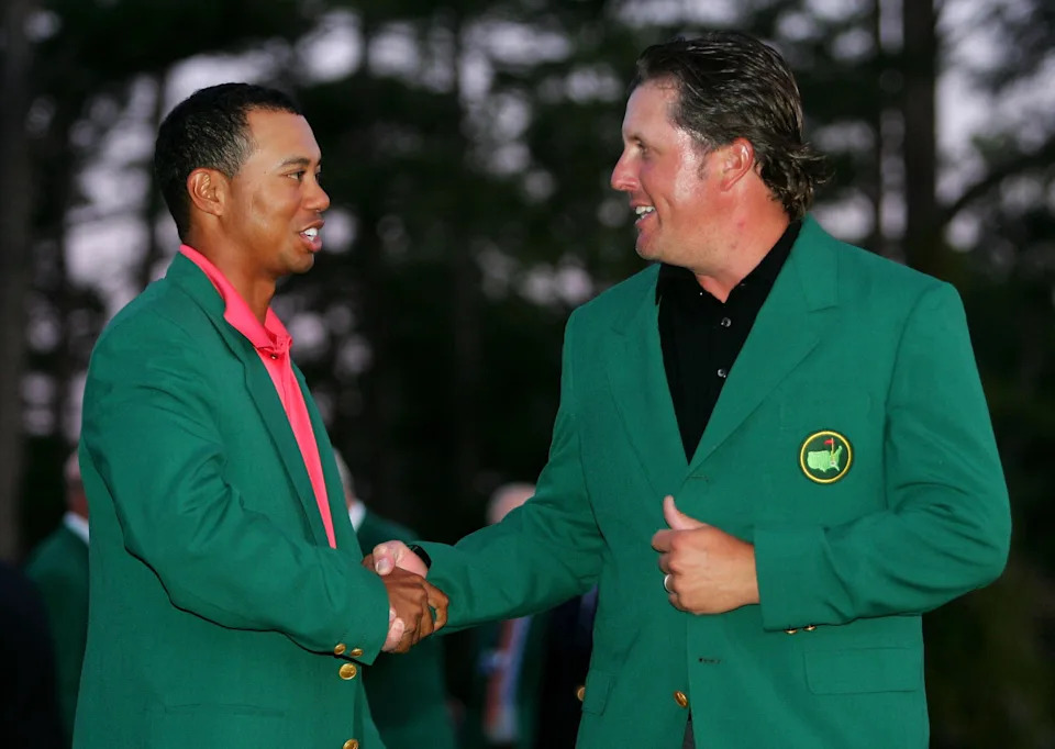 AUGUSTA, GA - APRIL 09: Tiger Woods and Phil Mickelson shake hands at the green jacket presentation after Mickelson won The Masters at the Augusta National Golf Club after the final round on April 9, 2006 in Augusta, Georgia. Mickelson won with the score seven under. (Photo by Andrew Redington/Getty Images)