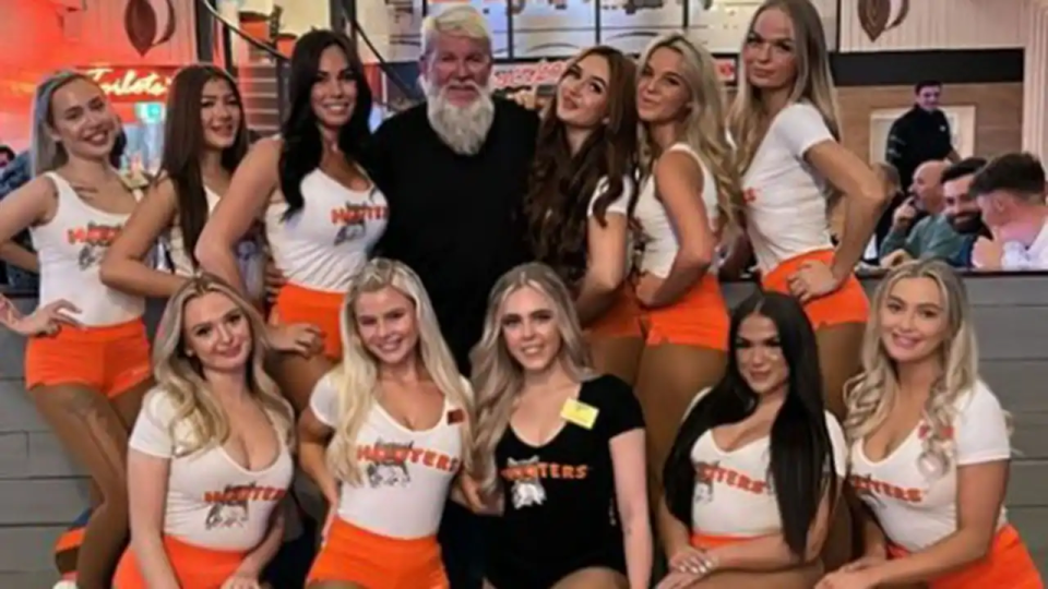 Group photo of Hooters staff with the founder.