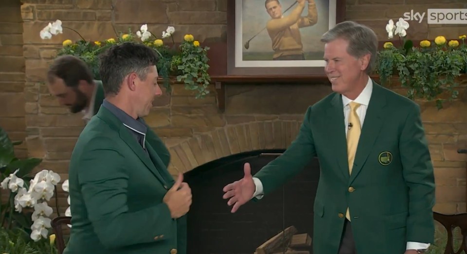 Scottie Scheffler and Rory McIlroy shaking hands.