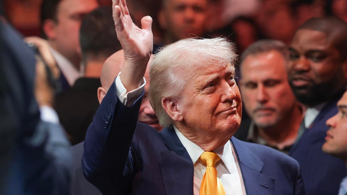 Trump arrives at UFC