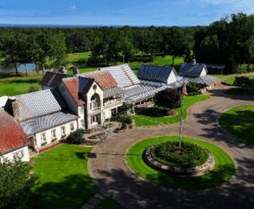 The Honors Course clubhouse and The Honors Circle