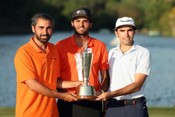 Eugenio Chacarra poses with his India Open trophy