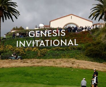 Terrifying moment plane crash-lands at Riviera Country Club as golfers watch on
