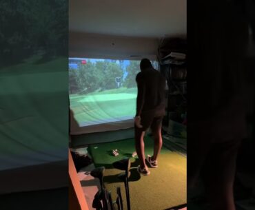Ladies… if your man is obsessed with golf, this might be the ultimate gift 😅