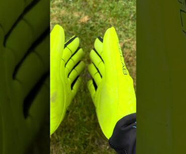 The WET SKINN x AQUAgrip combo is insane! | #gloveglu #goalkeepergloves #goalkeeper #football #fyp