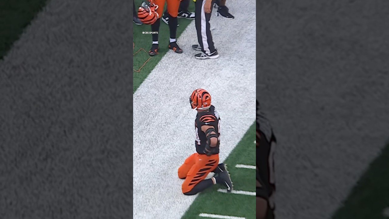 Lamar made him fall to his knees after this INSANE TD ๐ญ๐ Lamar made him fall to his knees after this INSANE TD ๐ญ๐