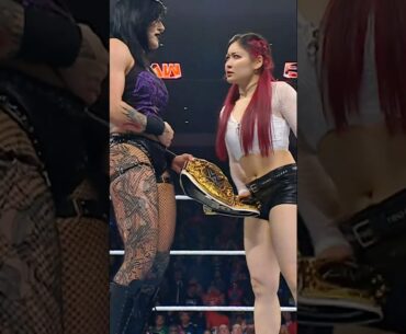 Well what do we have here… 👀 #WWERaw