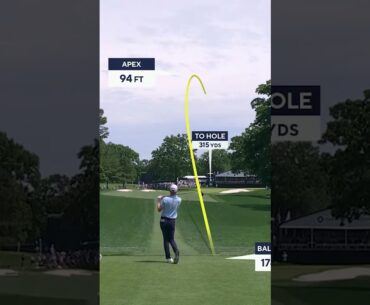 This tee shot was on a STRING! 🥶