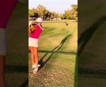 Baby draws all day hunni… 😮‍💨💨 What’s your natural swing style? ⛳️ #golf #golfbabe #golfswing