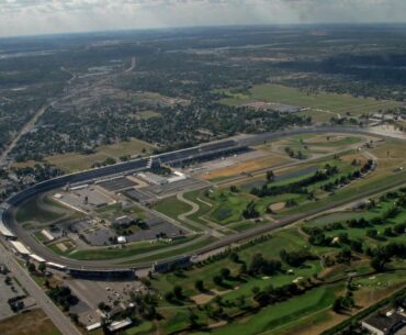 Indy 500 golf course has four holes inside the giant race track