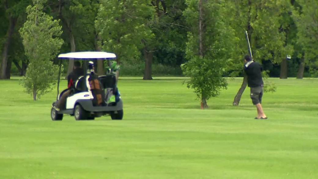 Click to play video: 'Good news for golfers: Winnipeg’s city-owned courses open for season Saturday'