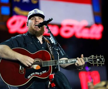 Country Star Luke Combs Shows Off Golf Struggles Before New Mexico Festival