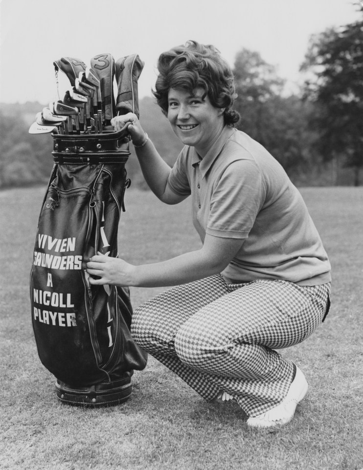 Black and white photo of Vivienne Saunders, a Nicoll player, crouching next to her golf bag.