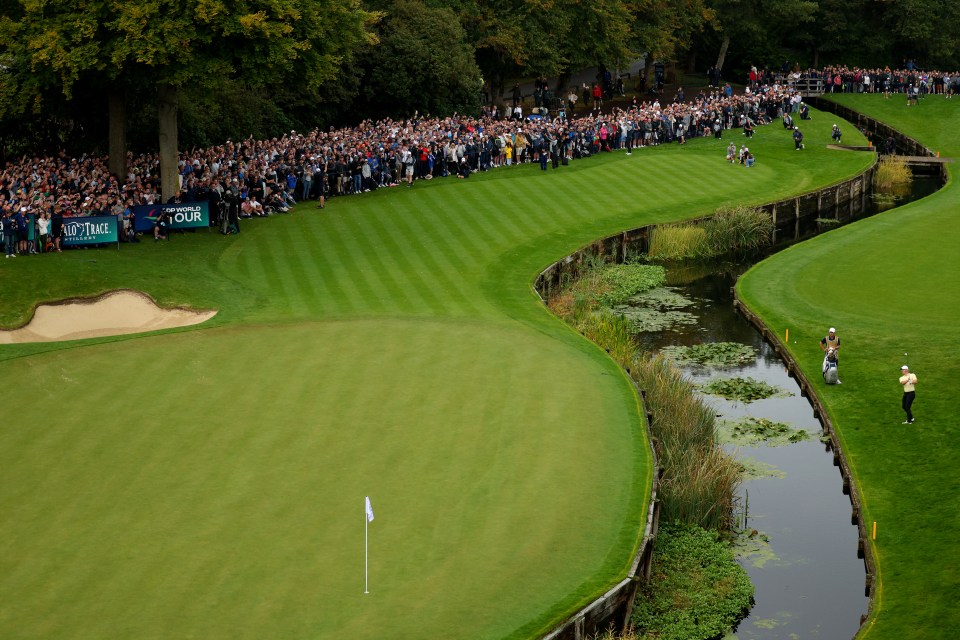 VIRGINIA WATER, ENGLAND - SEPTEMBER 22: Rory McIlroy of Northern Ireland plays to the 18th green during day four of the BMW PGA Championship 2024 at Wentworth Club on September 22, 2024 in Virginia Water, England. (Photo by Andrew Redington/Getty Images)