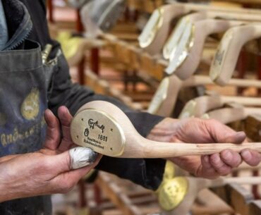 Golfers' dream job opportunity as St Andrews bosses hunt for new staff to 'keep craft alive'